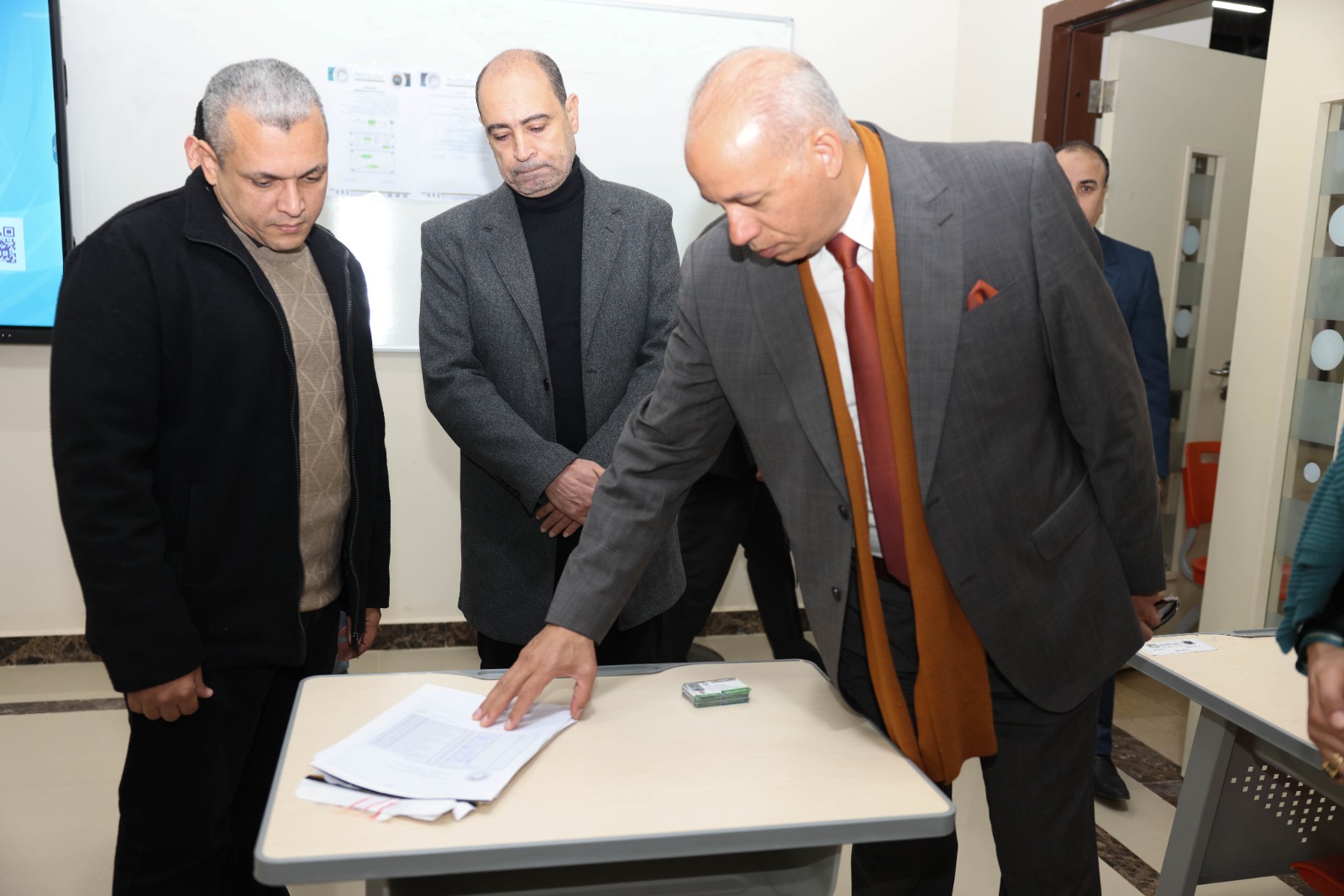 جانب من تواجد رئيس الجامعة والجولة التفقدية جانب من تواجد رئيس الجامعة والجولة التفقدية