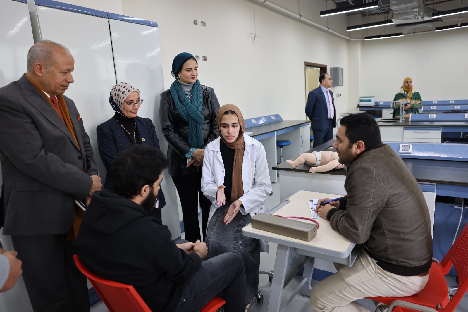 رئيس جامعة المنصورة الأهلية خلال الجولة رئيس جامعة المنصورة الأهلية خلال الجولة