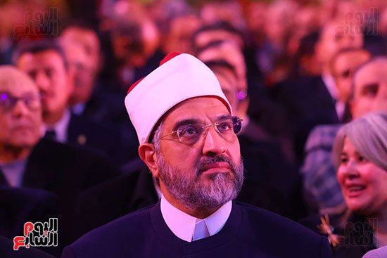 شيخ أزهرى يقدم التهنئة بعيد الميلاد المجيد