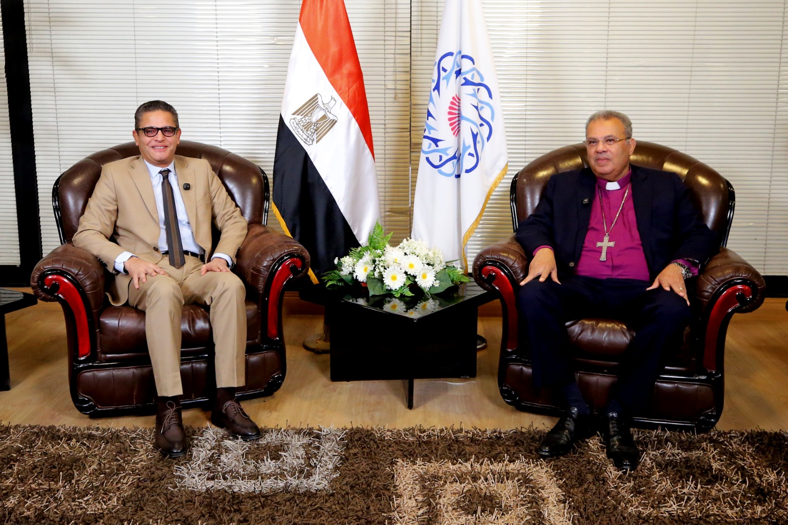 جانب من لقاء رئيس تحرير اليوم السابع والدكتور القس أندريه زكى (2)