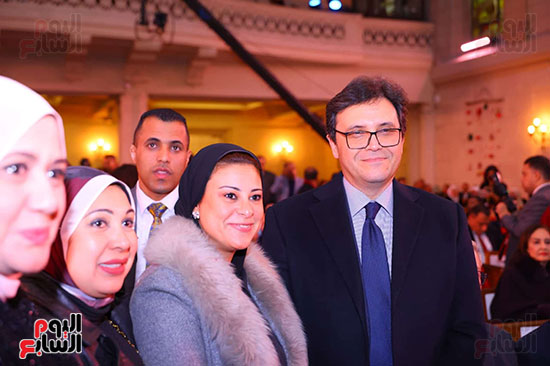 وزير الثقافة أحمد هنو مع الحضور خلال حفل عيد الميلاد