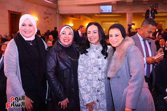 وزيرة التضامن مايا مرسى مع الحضور