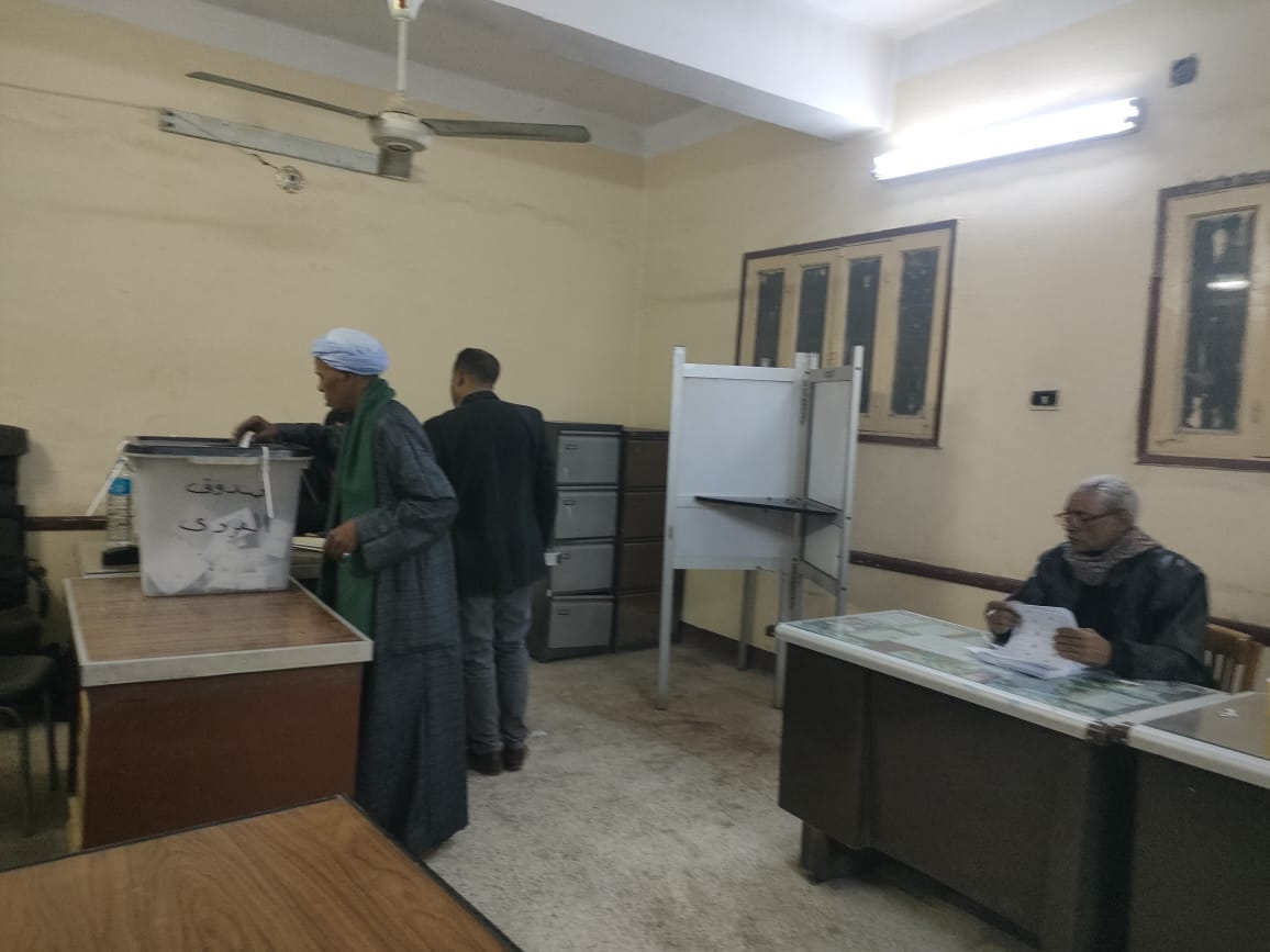 دعم المواطنين خلال التوافد على اللجان للإدلاء بأصواتهم فى الأقصر