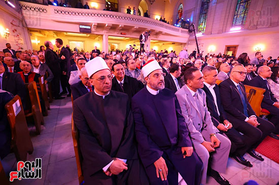 علماء الأزهر يقدمون التهنئة بعيد الميلاد المجيد