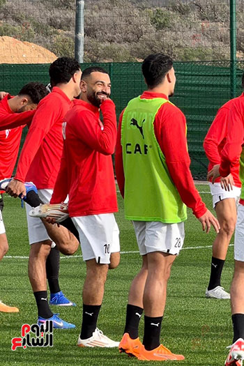ابتسامة لمحمد صلاح أثناء تدريبات المنتخب اليوم ابتسامة لمحمد صلاح أثناء تدريبات المنتخب اليوم