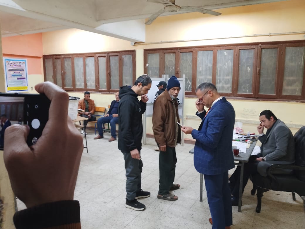 زيادة الإقبال على صناديق الاقتراع بالوراق وطناش (5)