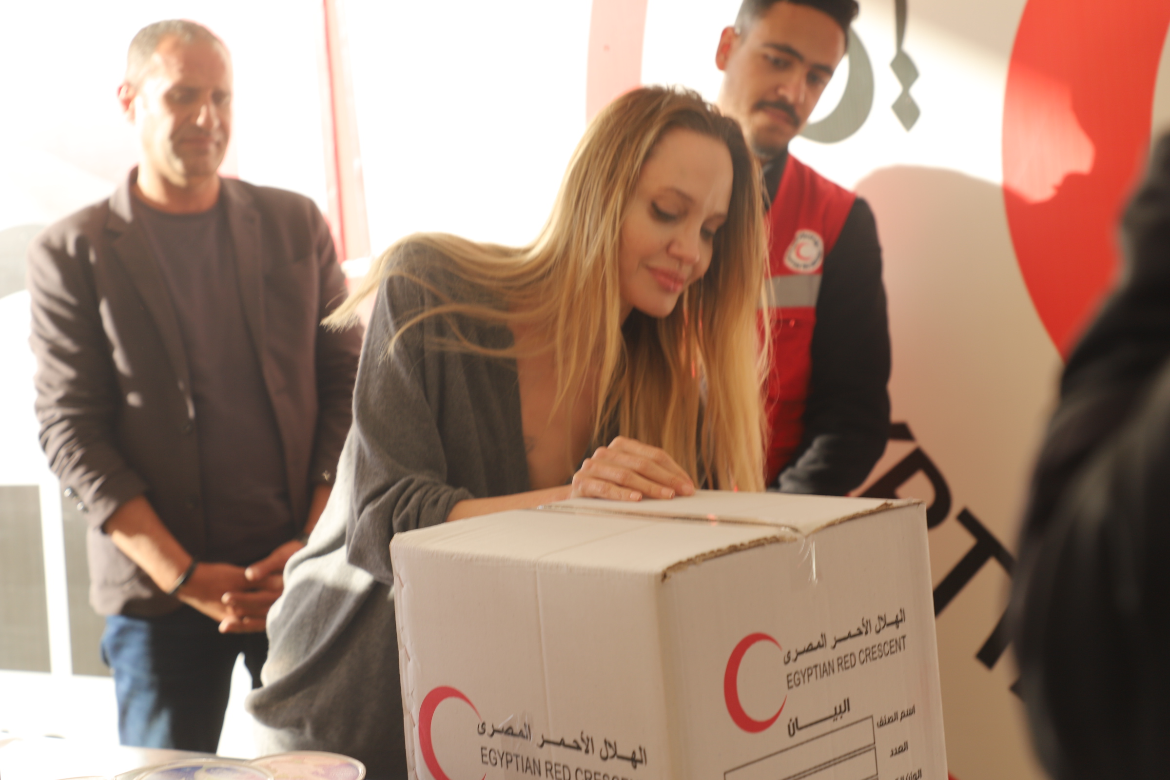 الانتهاء من مليء السله وسط بهجه من الجميع 