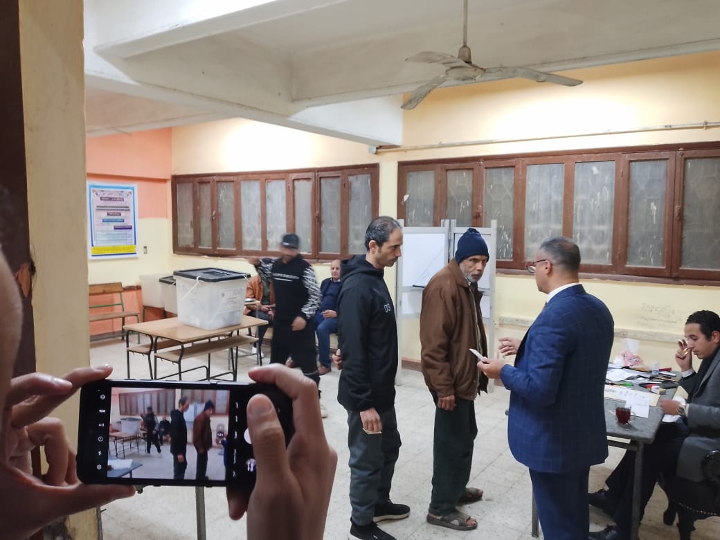 زيادة الإقبال على صناديق الاقتراع بالوراق وطناش (4)