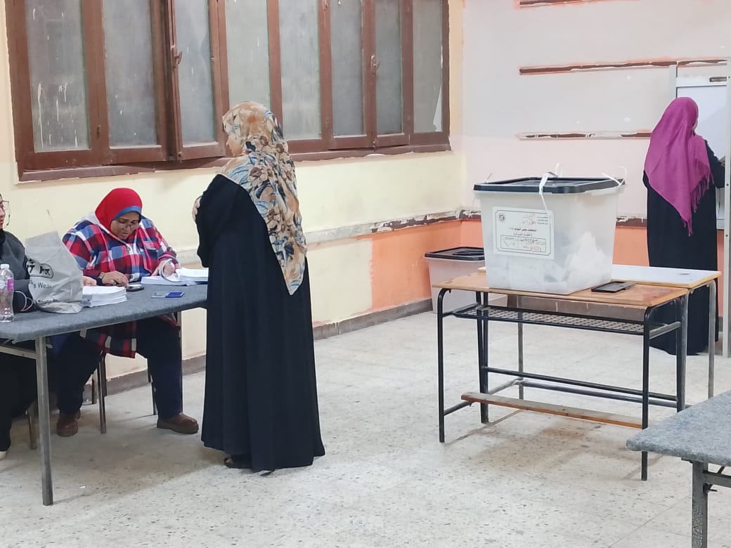 زيادة الإقبال على صناديق الاقتراع بالوراق وطناش (2)