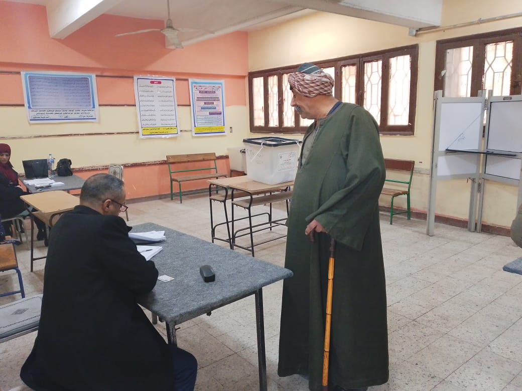 مشاركة كبار السن في انتخابات مجلس النواب بالوراق وأوسيم