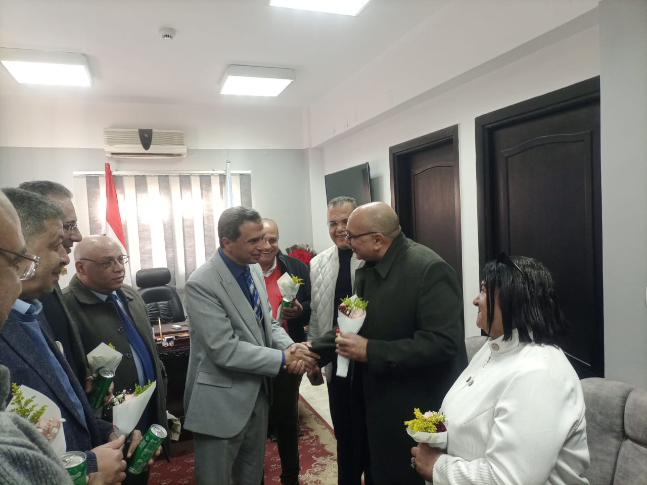 وكيل تعليم كفر الشيخ بوزع الورود