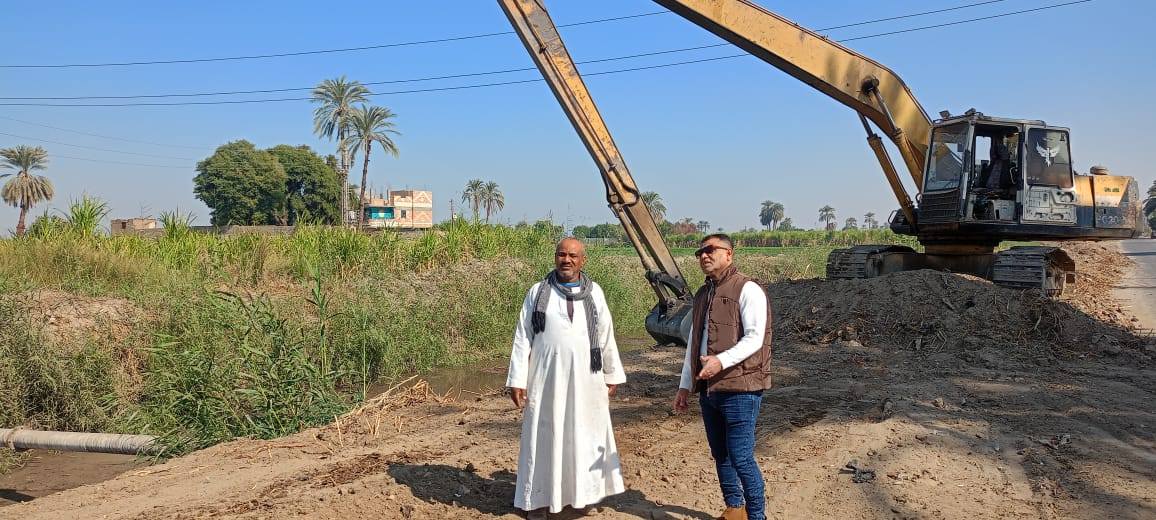 رفع التراكمات من مصرف ترعة الحبيل بمدينة البياضية رفع التراكمات من مصرف ترعة الحبيل بمدينة البياضية