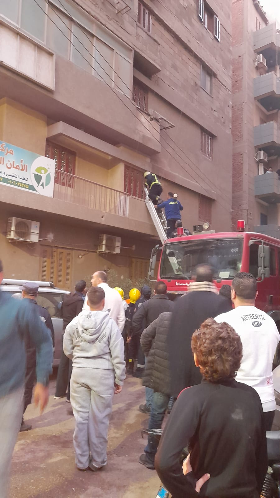 لحظة صعود فرق الإسعاف والحماية المدنية