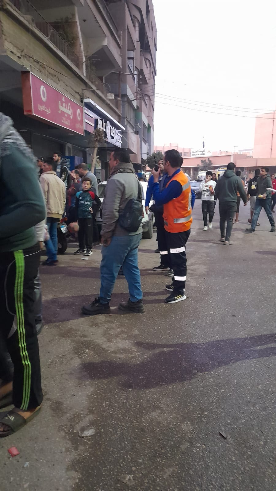 لحظات تنظيم خروج المصابين