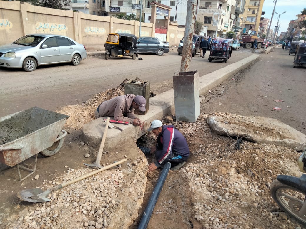 إنشاء صفايات أمطار جديدة بشارع العاشر من رمضان بالحامول