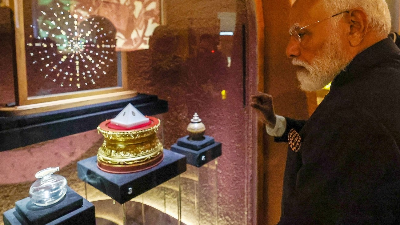 الهند تعرض مجوهرات نادرة لبوذا تم اكتشافها حديثا (1)