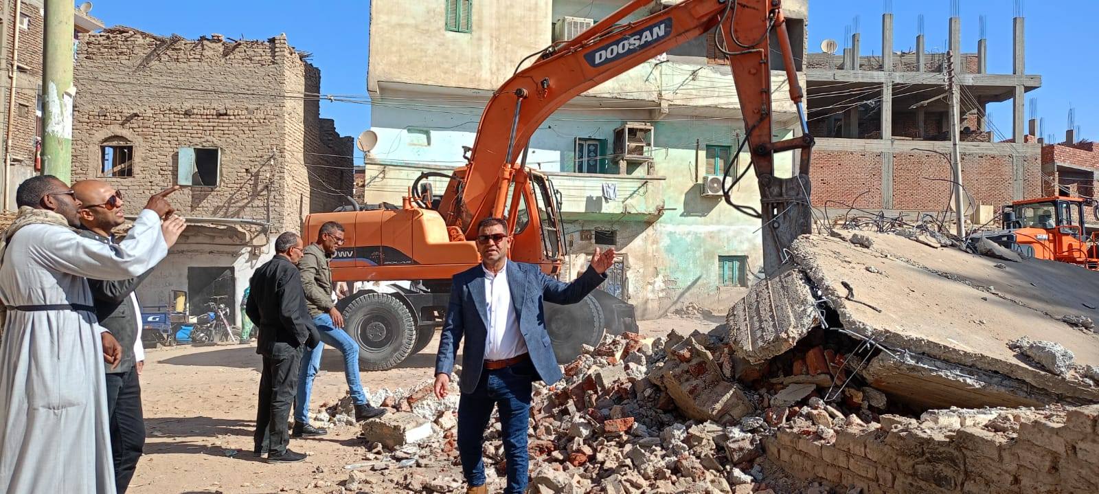 إزالة مسجد الشيخ البغدادي الآيل للسقوط بالبياضية إزالة مسجد الشيخ البغدادي الآيل للسقوط بالبياضية