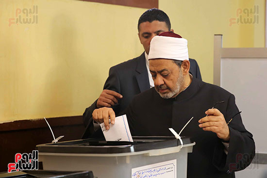 رئيس-الوزراء-و-شيخ-الازهر-مصر-الجديدة--تصوير-حسام-عاطف‎-(20)