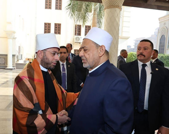 شيخ الأزهر خلال تهنئة البابا تواضروس بعيد الميلاد (6)