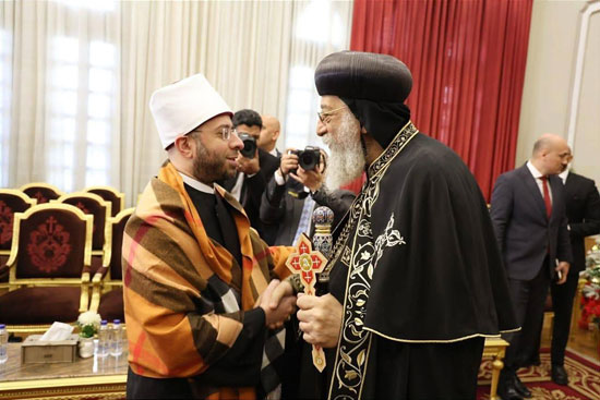 شيخ الأزهر خلال تهنئة البابا تواضروس بعيد الميلاد (1)