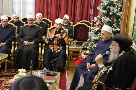 شيخ الأزهر خلال تهنئة البابا تواضروس بعيد الميلاد (2)