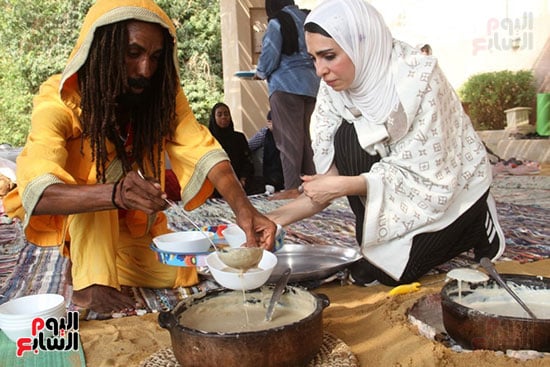 ملئ-الأوانى-من-التلبينة