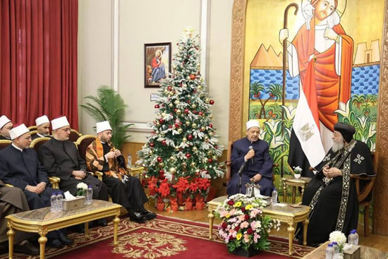 شيخ الأزهر خلال تهنئة البابا تواضروس بعيد الميلاد (3)