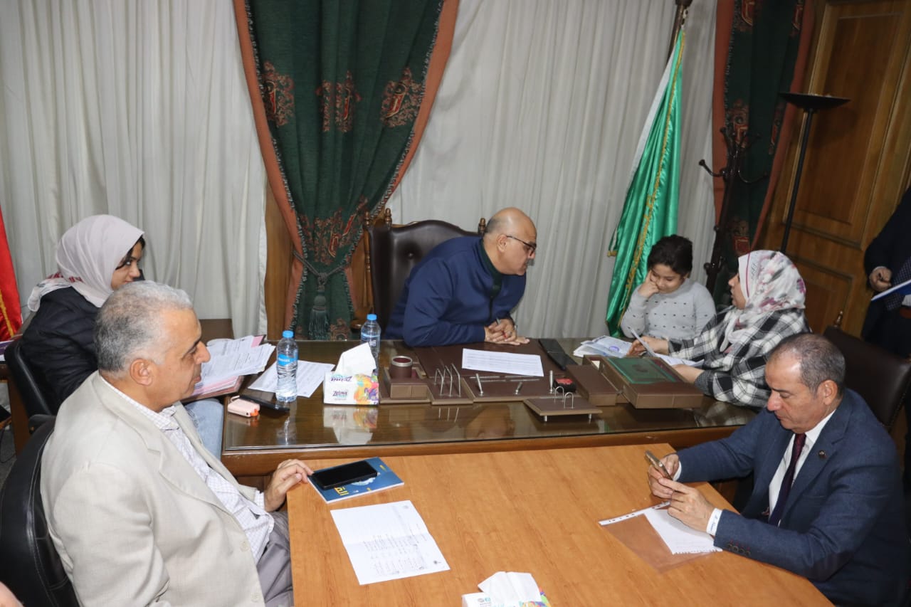 محافظ القليوبية يوفر فرص عمل وتنسيق توصيل مياه الشرب (2)