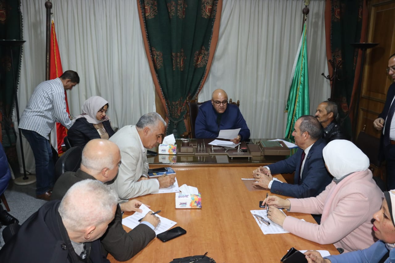 محافظ القليوبية يوفر فرص عمل وتنسيق توصيل مياه الشرب (3)