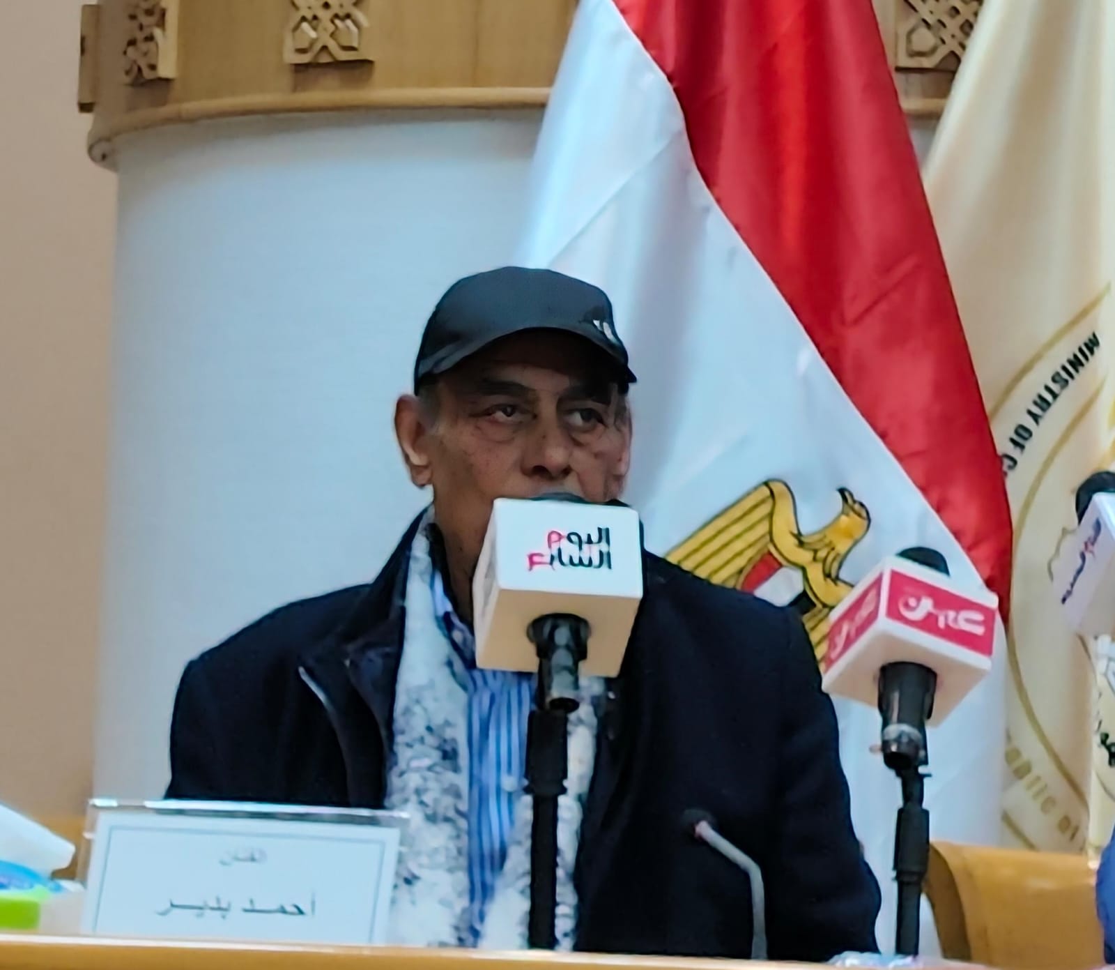 أحمد بدير  تكريم مهرجان المسرح العربي تكريم عزيز جدا واتمني عودتي للوقوف علي خشبة المسرح (1)