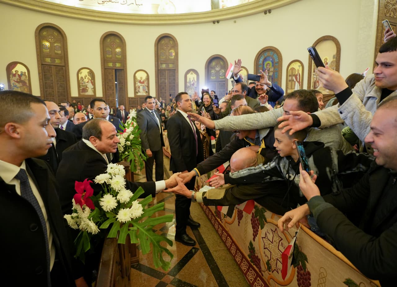 احتفال كبير بالرئيس داخل الكنيسة احتفال كبير بالرئيس داخل الكنيسة