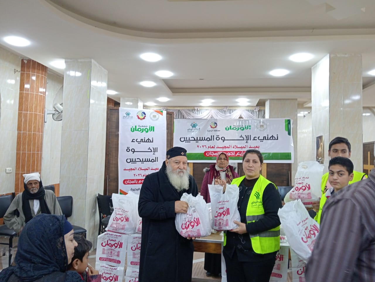 توزيع اللحوم مجانًا على الأسر الأولى بالرعاية