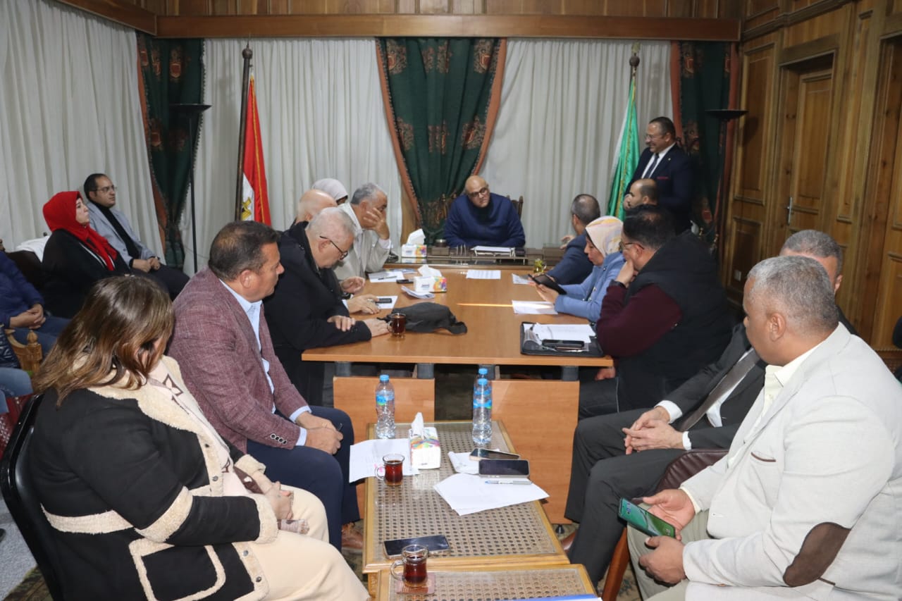 محافظ القليوبية يوفر فرص عمل وتنسيق توصيل مياه الشرب (8)