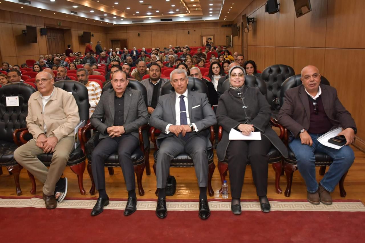 الحضور من التنفيذيين الحضور من التنفيذيين