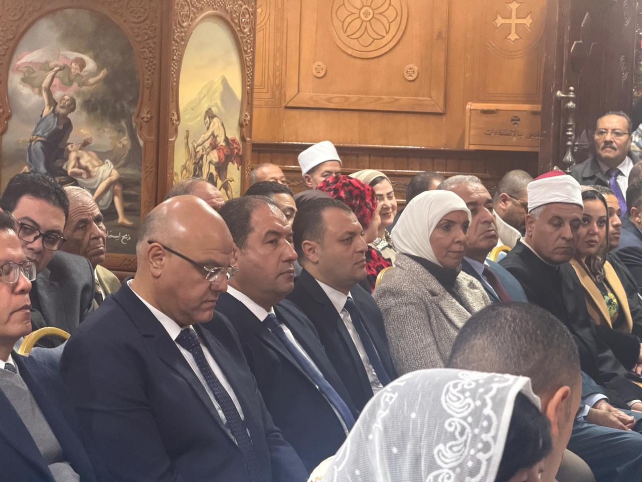 محافظ القليوبية ومدير الأمن خلال قداس عيد الميلاد محافظ القليوبية ومدير الأمن خلال قداس عيد الميلاد