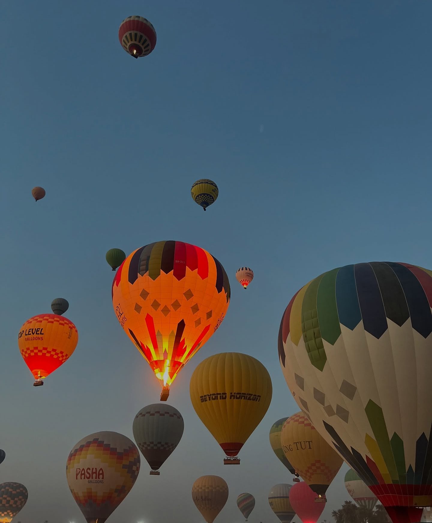 سماء البر الغربى تشهد تحليق 45 رحلة بالون طائر تقل 1320 سائح