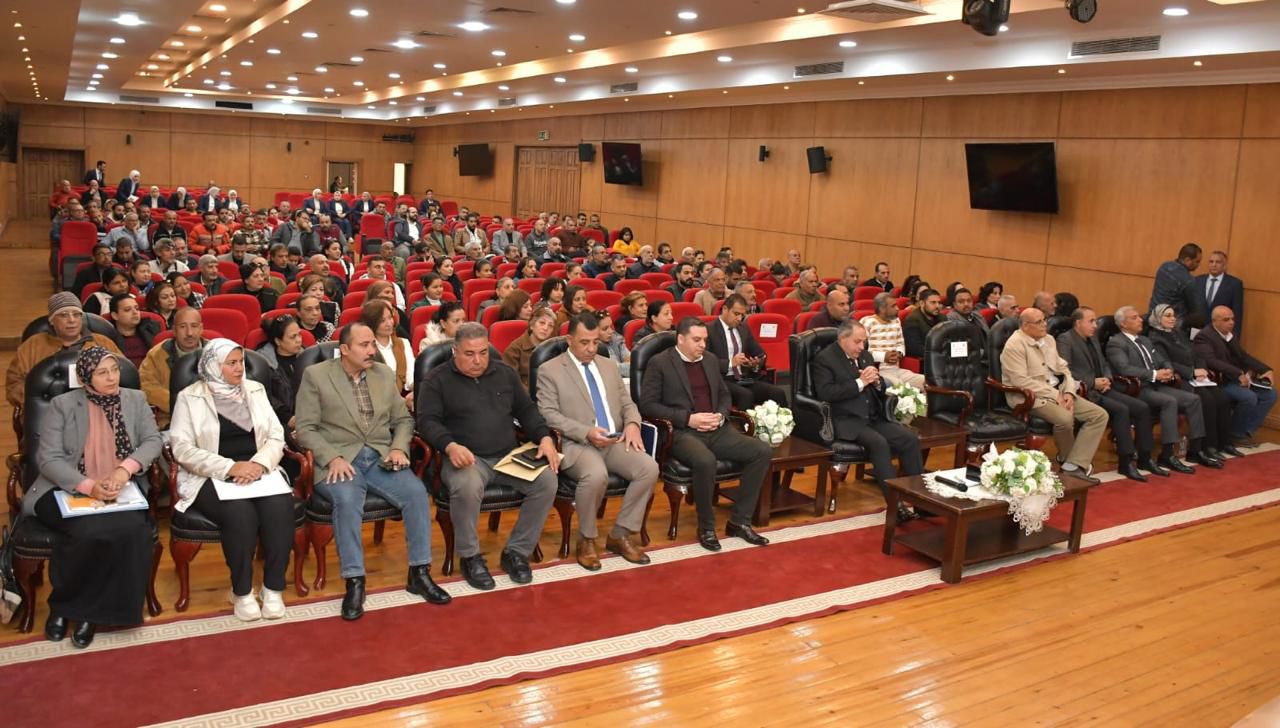 الحضور في القاعة الحضور في القاعة