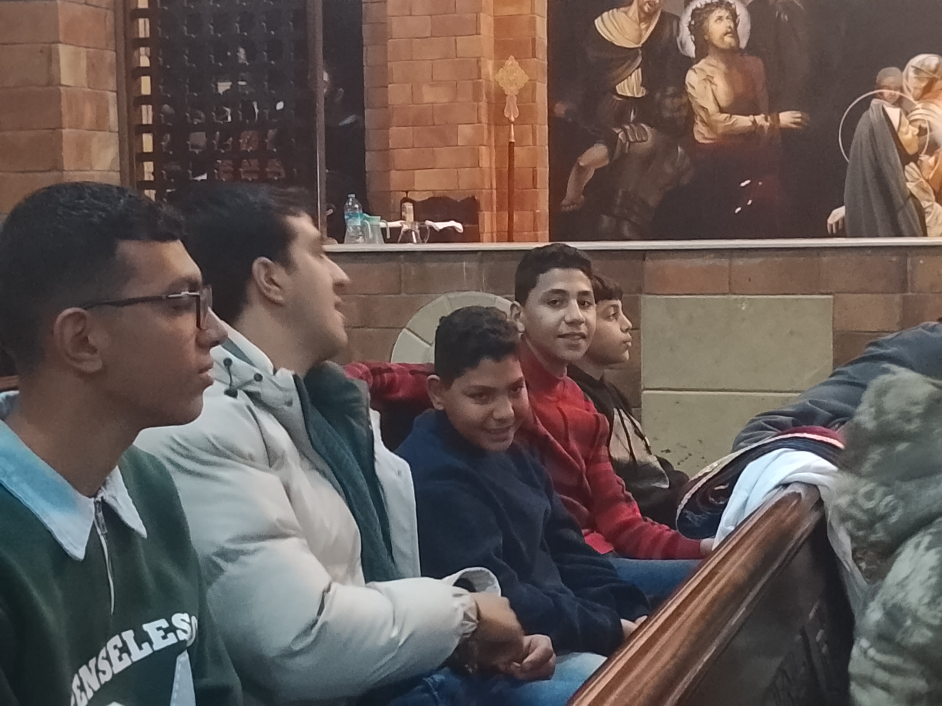 توافد الاخوه الأقباط على الكنسية موسى النبي المشاركه (2)