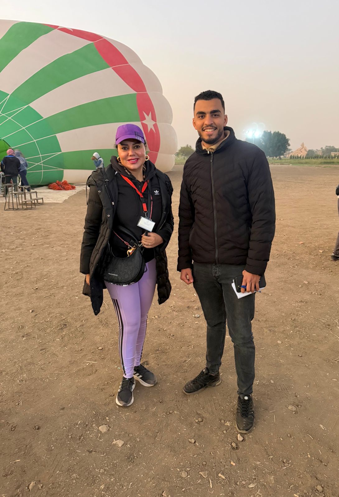 الفنانة رانيا يوسف تستمتع على متن رحلات البالون الطائر بسماء غرب الأقصر