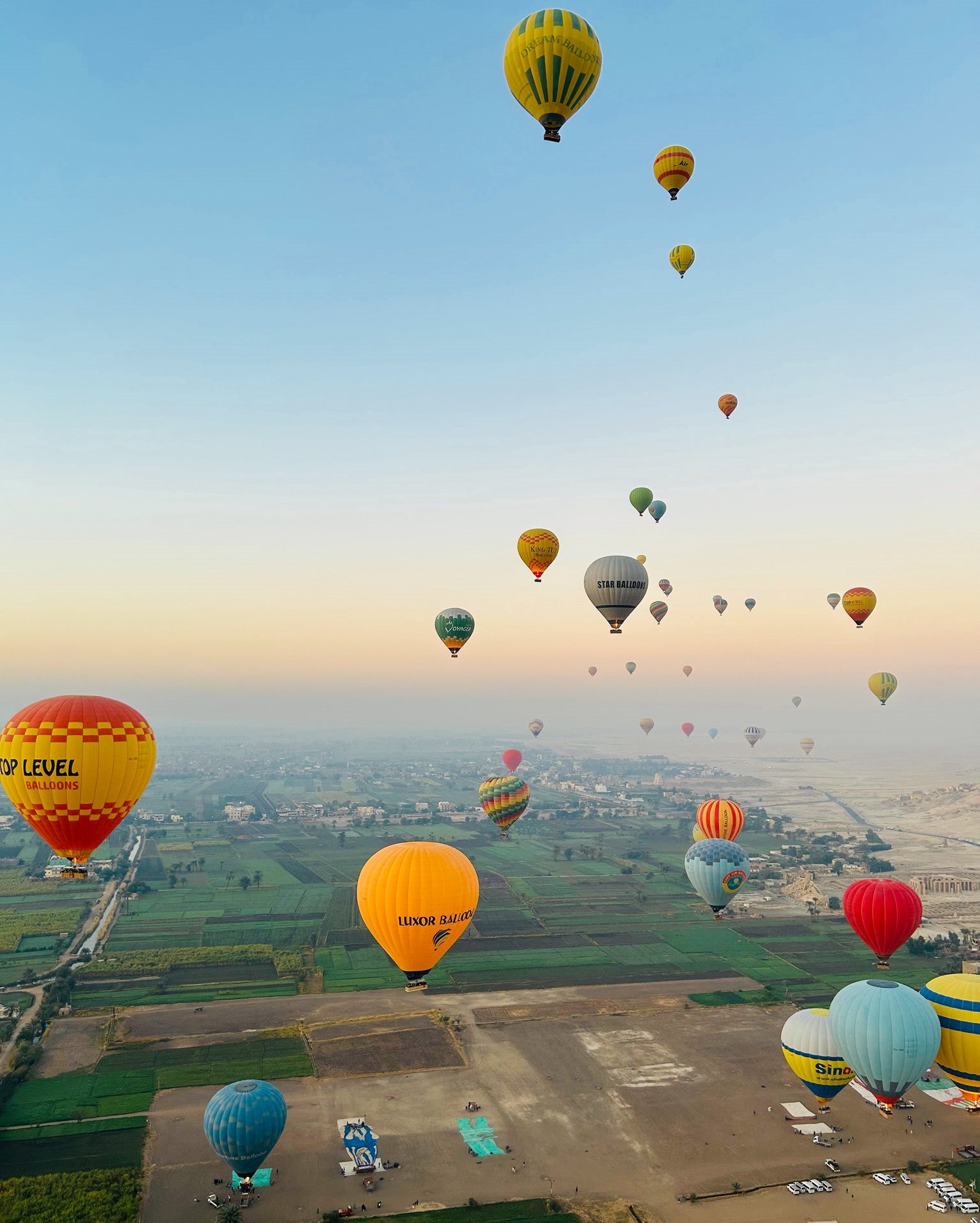 تحليق رحلات البالون الطائر غرب الأقصر