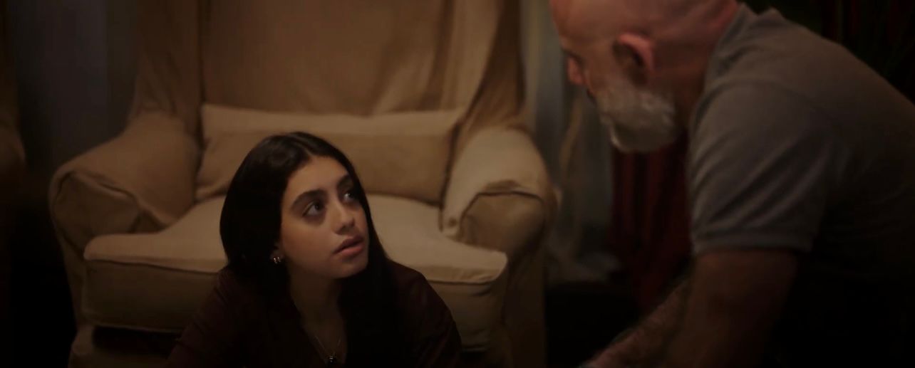 ياسمينا العبد تحاول ان تثبت التهم على چلا هشام في مسلسل ميد ترم (6)