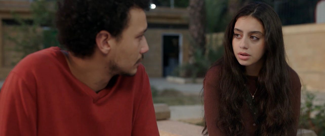 ياسمينا العبد تحاول ان تثبت التهم على چلا هشام في مسلسل ميد ترم (8)