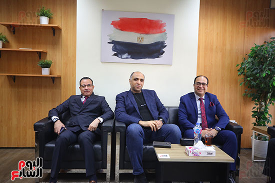 دندراوي الهواري ووائل السمري مع الكاتب شريف سعيد