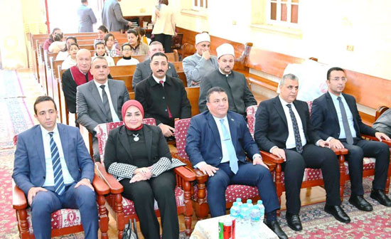 مشاركة جامعة دمنهور في تقديم التهنئة للأخوة الأقباط