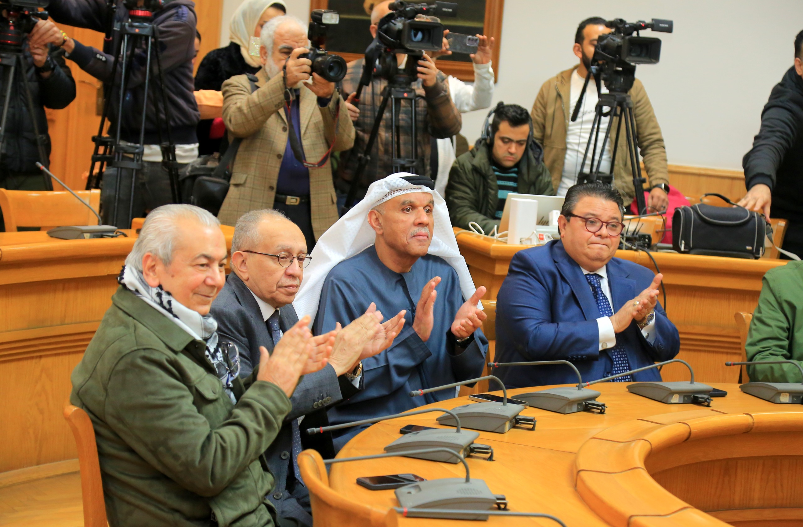 فردوس عبدالحميد أشكر الشيخ الفنان سلطان القاسمي وكل أساتذتي الذين تعلمت منهم المسرح (6)