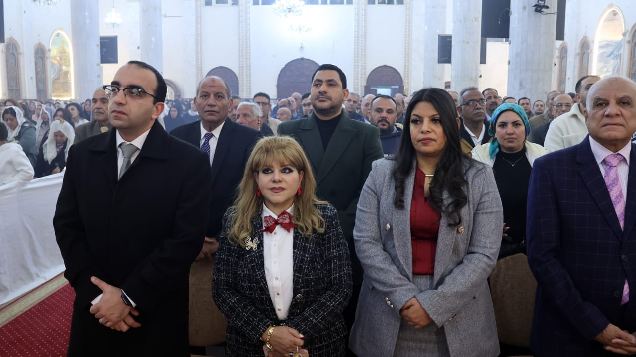 نائب محافظ الإسماعيلية يشهد قداس عيد الميلاد بمطرانية الأقباط الأرثوذكس (1)