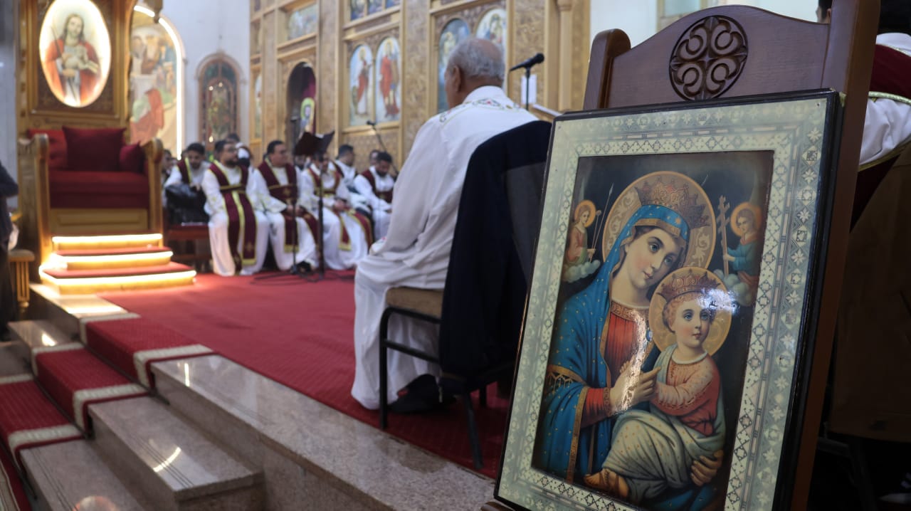 جانب من قداس عيد الميلاد بمطرانية الأقباط الأرثوذكس بالإسماعيلية  (2)