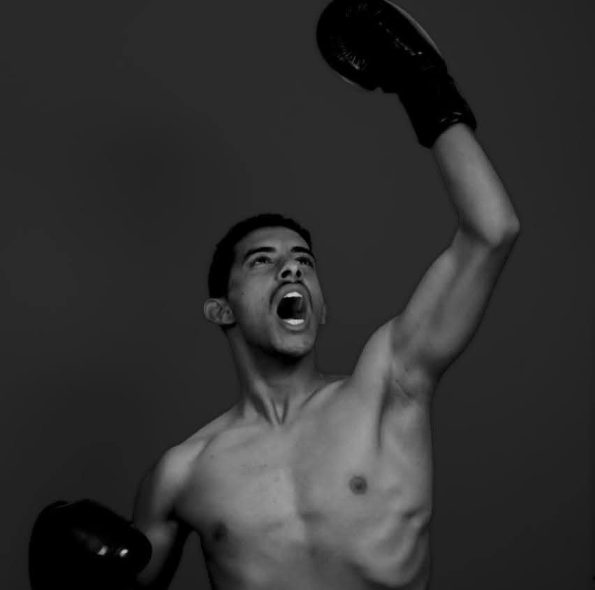 لحظة إعلان الفوز في بطولة لحظة إعلان الفوز في بطولة