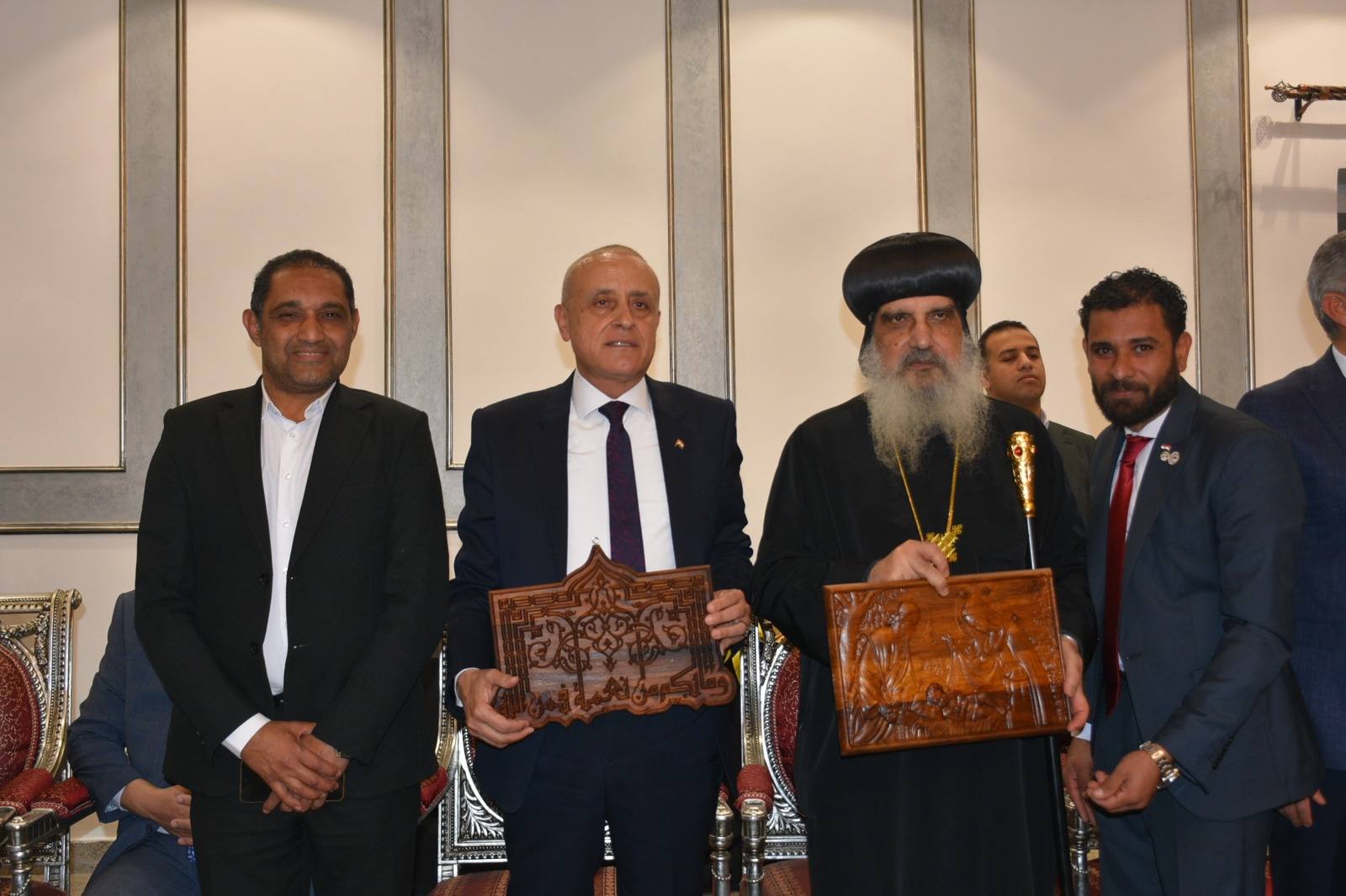 محافظ الأقصر يهنئ البابا تواضروس الثاني ويزور الكنائس لتقديم التهانى محافظ الأقصر يهنئ البابا تواضروس الثاني ويزور الكنائس لتقديم التهانى