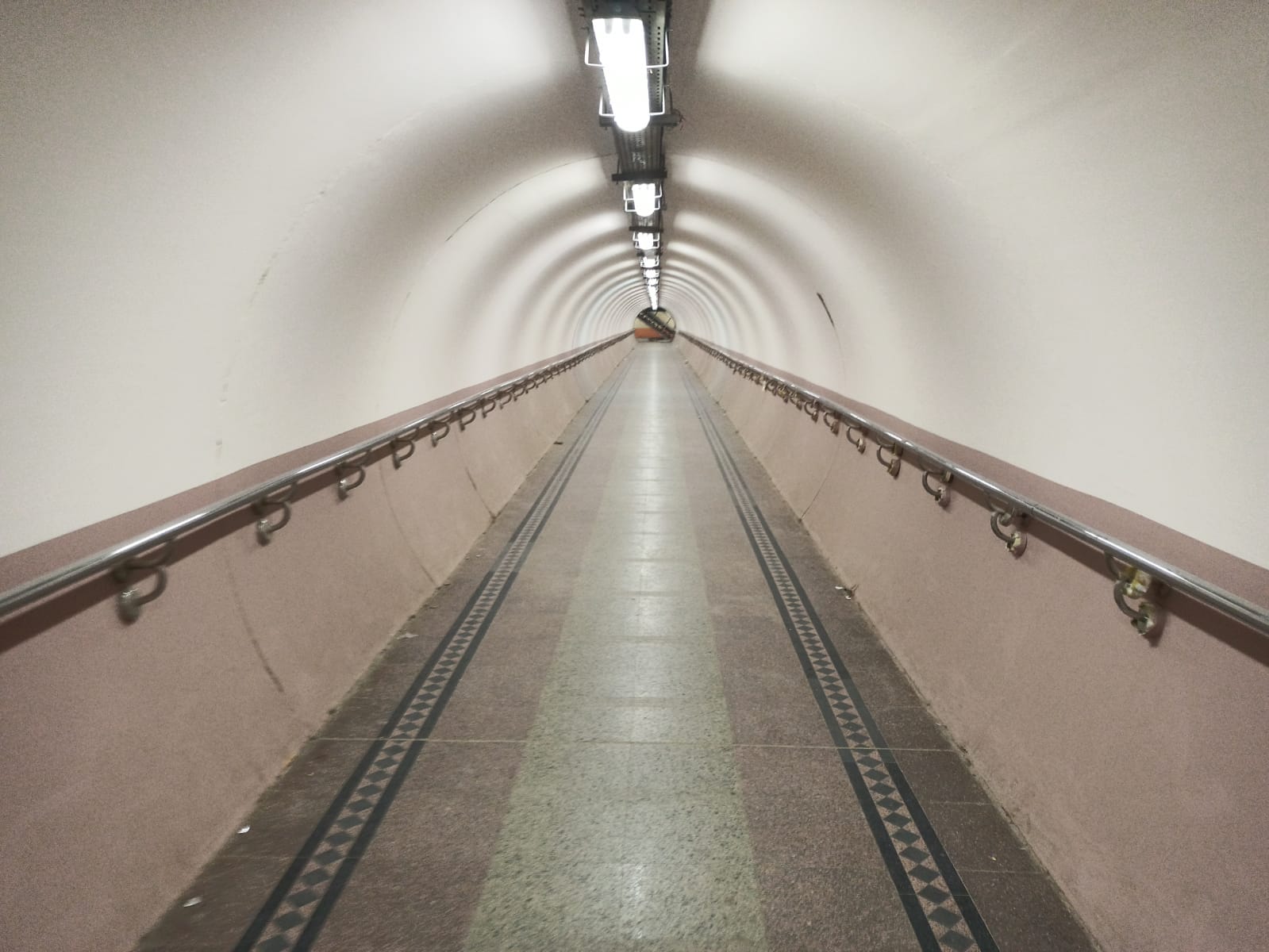 نفق للمدارس للمشاة أسفل الطريق الدائري